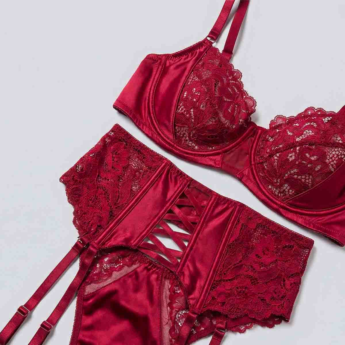 Ensemble Lingerie Rouge – Transparence Élégante – Image 3
