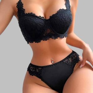Ensemble Noir Éblouissant – Dentelle et Séduction