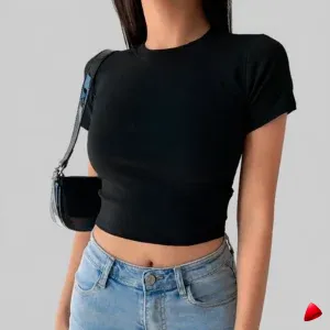 Crop Tee Basique Travesti crop tee basique, image principale, conçue pour morphologie homme féminisé
