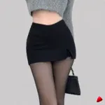 Mini Jupe Fendue Travesti mini-jupe fendue, image principale, conçue pour morphologie homme féminisé