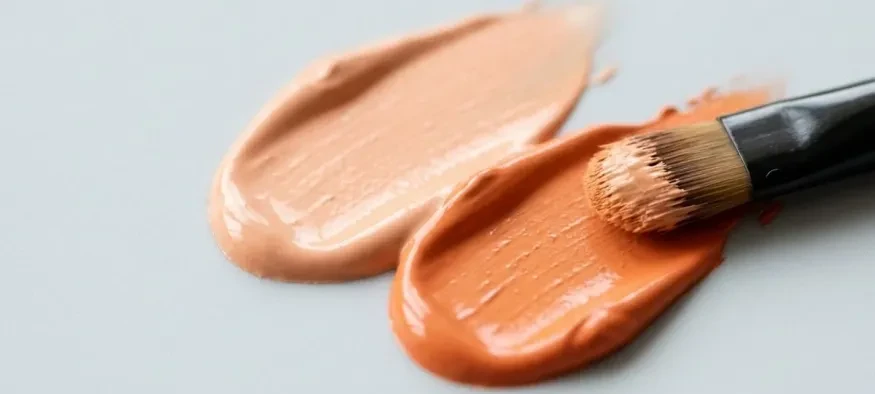 Correcteur pêche et orangé pour neutraliser l’ombre de barbe