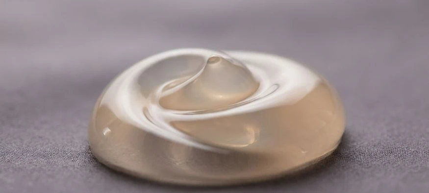 Macro de gel silicone translucide pour prothèse mammaire