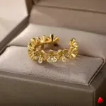 Bague Travesti Couronne Marguerites Or Zircon Acier - galerie