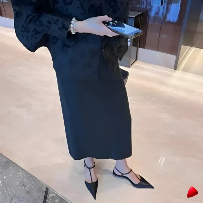 Escarpin Travesti Slingback Pointu Kitten Heel Découpe Noir — galerie