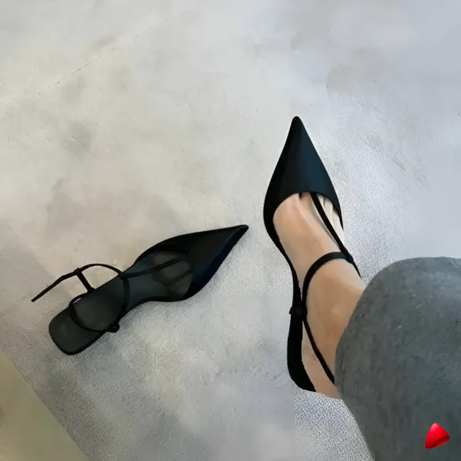 Escarpin Travesti Slingback Pointu Kitten Heel Découpe Noir — galerie