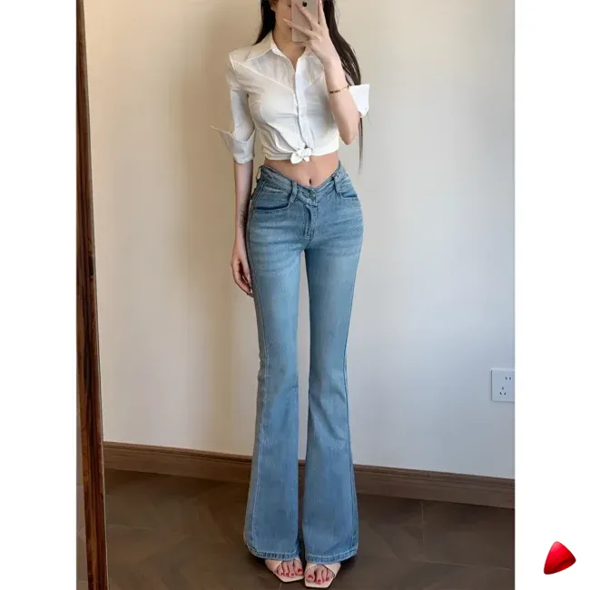 Jean Évasé Travesti V-Waist Taille Basse Bleu Clair — galerie