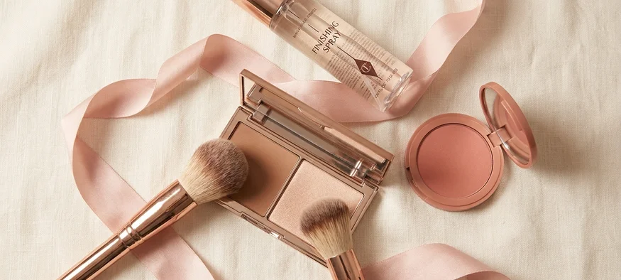 Maquillage travesti : palette contouring féminisation mâchoire pommettes
