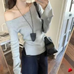Pull Off-Épaule Travesti Élégant Bottoming Shirt — galerie