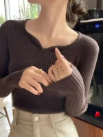 Pull V-Neck Travesti Basic Côtelé Chic — galerie