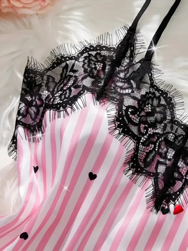 Ensemble Pyjama Travesti Satin Rayé Dentelle V-Neck - galerie