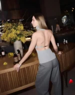 Top Dos Nu Travesti Col Roulé Vest Cape — galerie