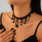 Collier Travesti Gothique Dentelle Rivets Cristal Rock — image principale