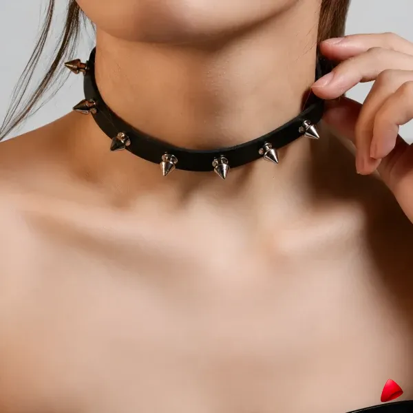 Collier Travesti Punk Cloute Faux Cuir Choker Halloween — image principale