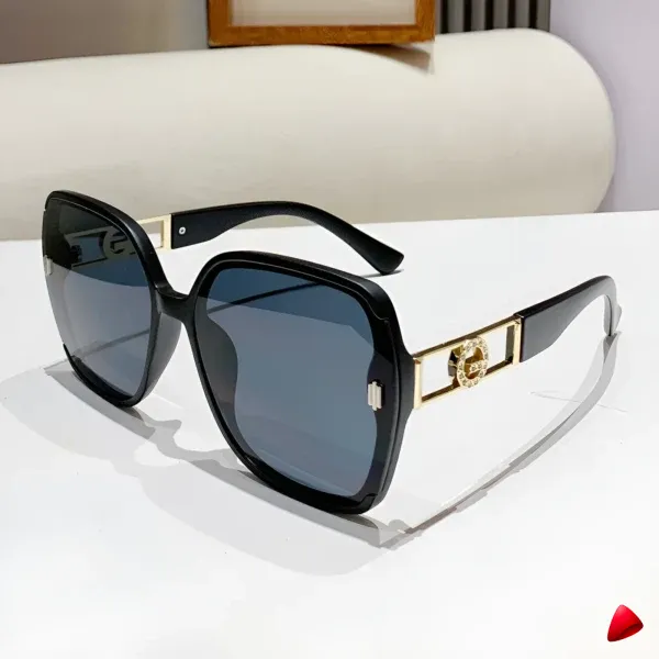 Lunettes de Soleil Travesti Oversize Carrée Dorée, vue galerie